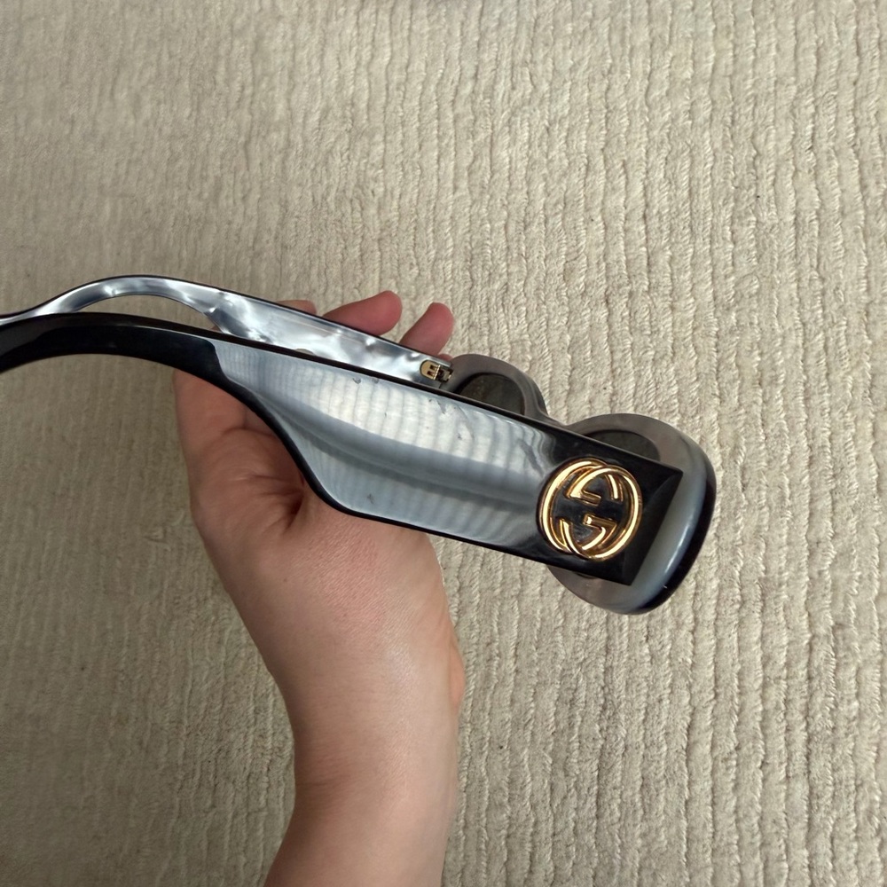 Gucci GG0517S Oval Sunglasses - Picture 6 of 7